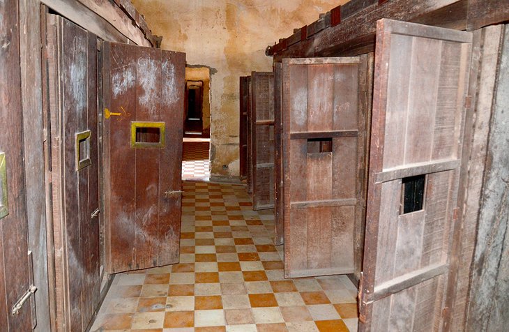 cambodia-phnom-penh-tuol-sleng-museum.jpg