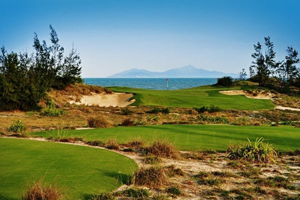 Danang-Golf-Club-Hole-16-(1).jpg